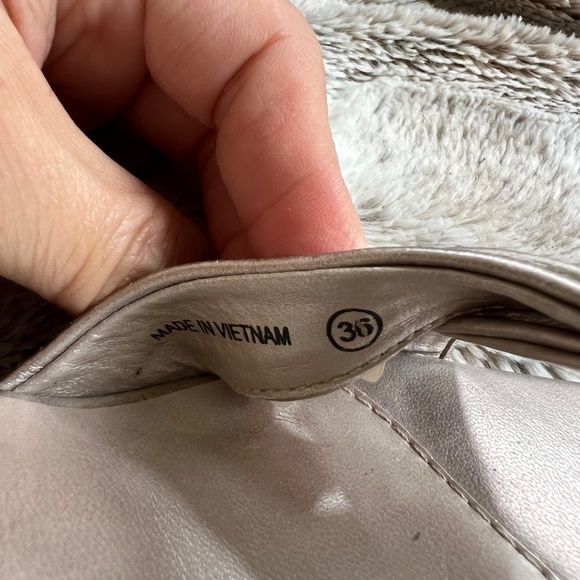 Beautiful Champagne Color High Heels - Size 36 (US 6) - Picture 6 of 6